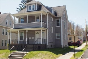 44 Oak Ave in Shelton, CT - Building Photo