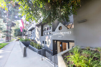 Lanewood Pines in Hollywood, CA - Foto de edificio - Building Photo