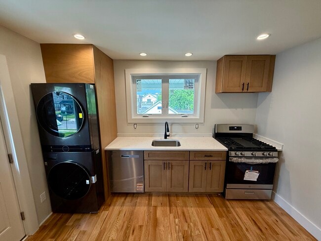 41 Gaston Ave, Unit Apartment B