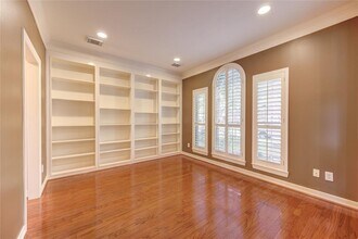 5007 Cambridge St in Sugar Land, TX - Building Photo - Building Photo