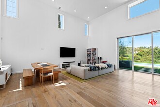 23477 Palm Dr in Calabasas, CA - Building Photo - Building Photo