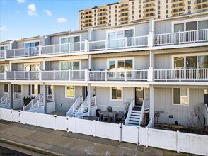 9616 Pacific Ave in Margate City, NJ - Foto de edificio - Building Photo