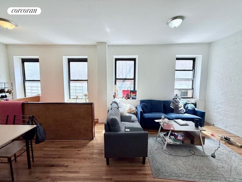 226 E 53rd St in New York, NY - Building Photo