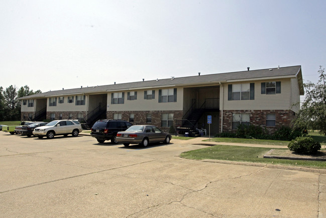 Devonshire Apartments in Byhalia, MS - Building Photo - Building Photo