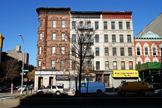 2246 Adam Clayton Powell Jr Blvd in New York, NY - Foto de edificio - Building Photo