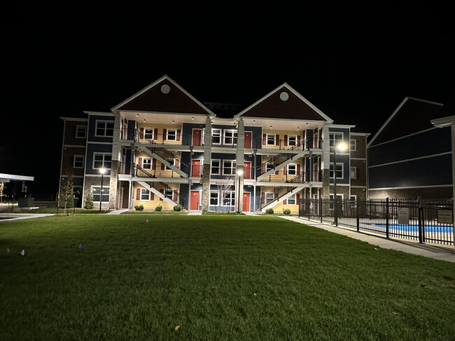 Verandas at Crestview in Wichita, KS - Foto de edificio - Building Photo