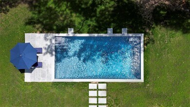 29 Gateway Ct in Hampton Bays, NY - Building Photo - Building Photo