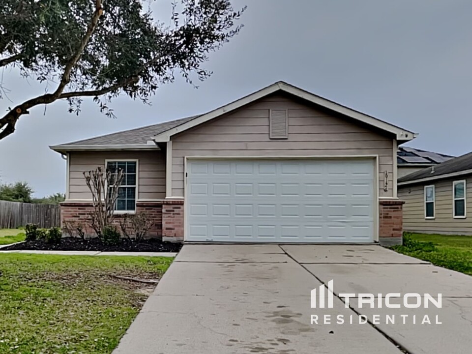 19126 Jordans Landing Ln in Richmond, TX - Building Photo