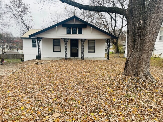 902 S Cedar Ave in Independence, MO - Building Photo - Building Photo