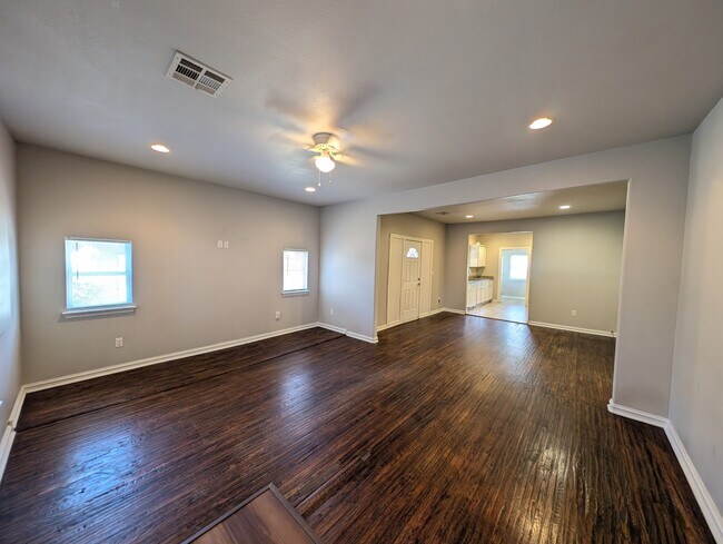 2235 E 10th St in Tulsa, OK - Foto de edificio - Building Photo