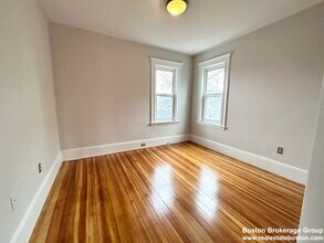 20 Dawes St, Unit 1 in Boston, MA - Foto de edificio - Building Photo