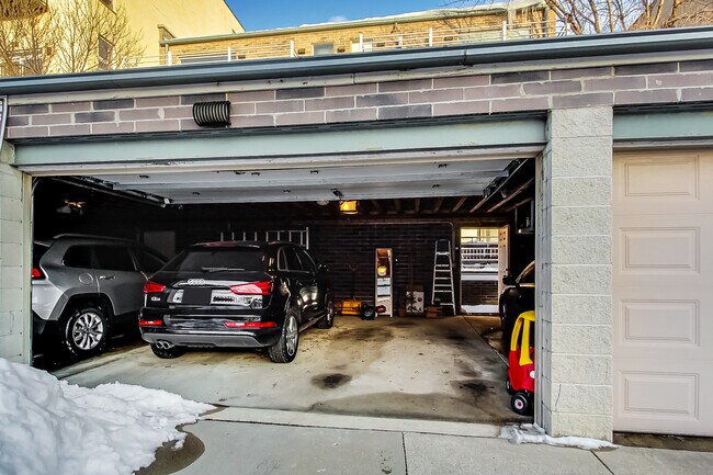 2442 N Southport Ave in Chicago, IL - Building Photo - Building Photo