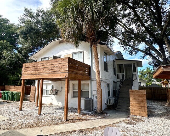 311 W Crest Ave in Tampa, FL - Building Photo - Building Photo