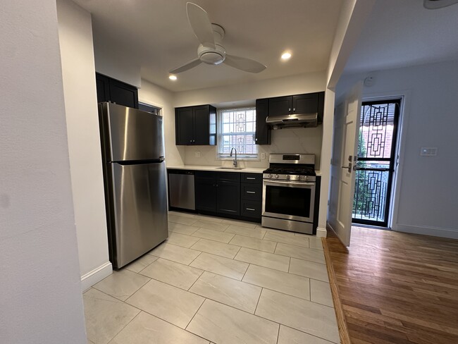 1843 Clintonville St, Unit Side Apt