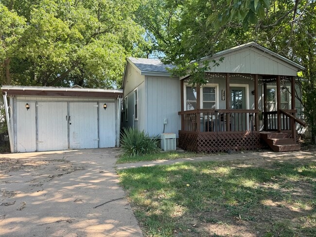 property at 1240 E Walnut St