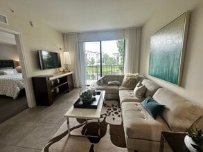 4831 NW 112th Ct, Unit B1 in Doral, FL - Foto de edificio - Building Photo
