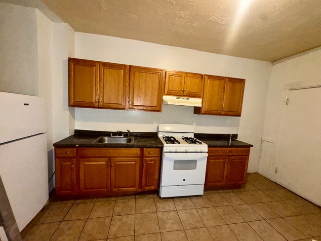 20 S Huntington Ave in Jamaica Plain, MA - Foto de edificio - Building Photo