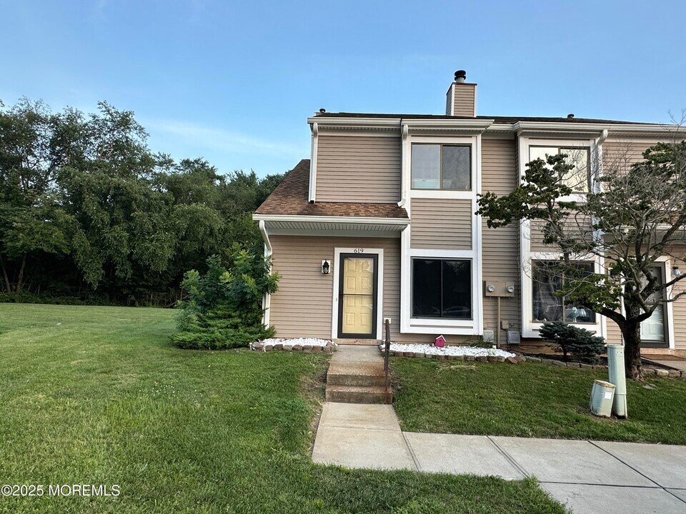 619 Sandra Pl in Brick, NJ - Building Photo