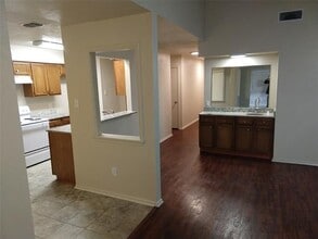 1929 Lost Creek Dr in Arlington, TX - Building Photo - Building Photo