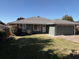 3061 Bron Cir in Medford, OR - Building Photo