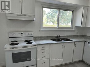 30 Kenilworth Rd in Brampton, ON - Building Photo - Building Photo