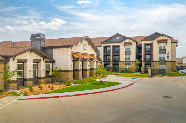 Beacon on Westmoreland in Desoto, TX - Building Photo - Building Photo