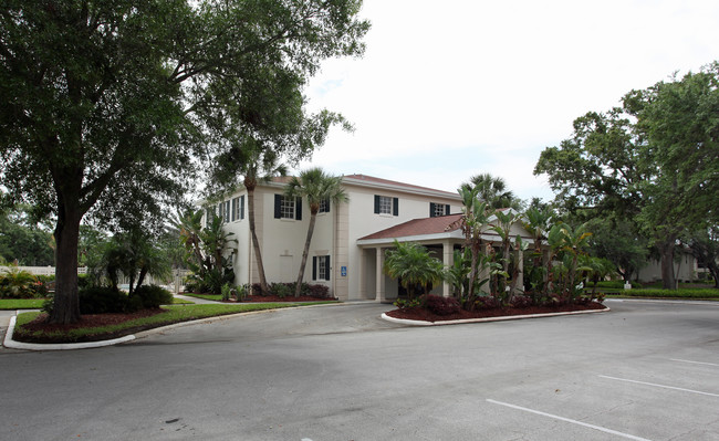 Grand at Olde Carrollwood in Tampa, FL - Foto de edificio - Building Photo