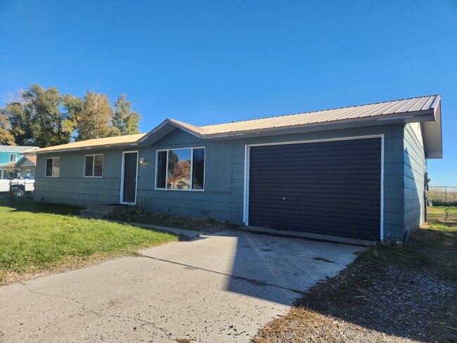 property at 1710 Shamrock St