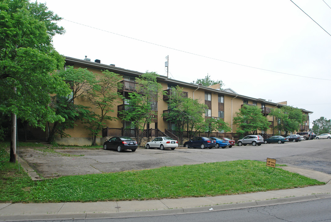 Old Mill Apartments in Lawrence, KS - Building Photo