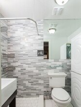 W 53RD ST., Unit A in New York, NY - Foto de edificio - Building Photo