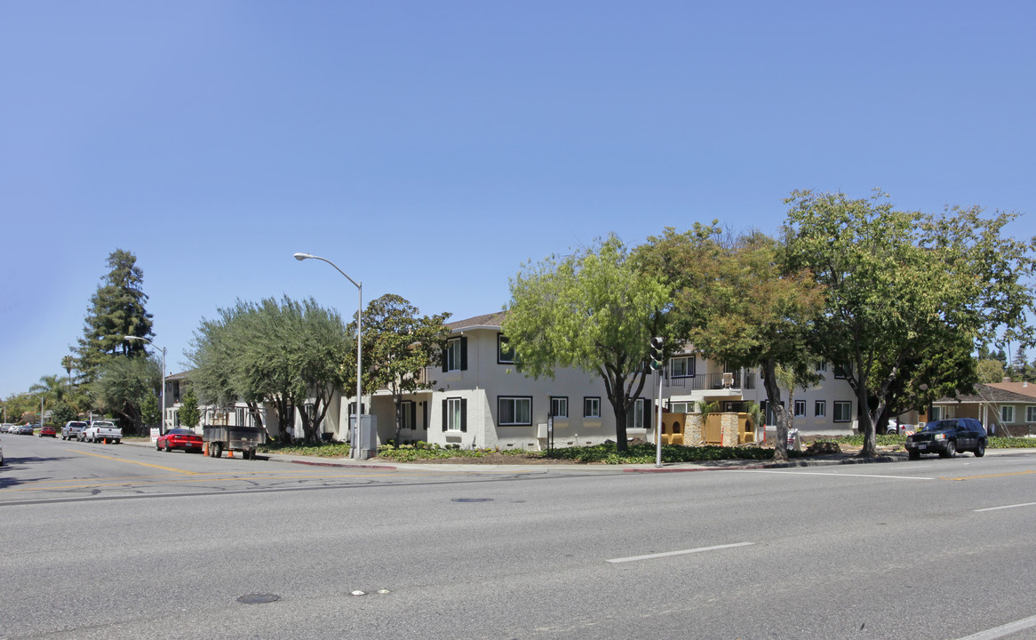 Lilyanne Apartment in Santa Clara, CA - Building Photo