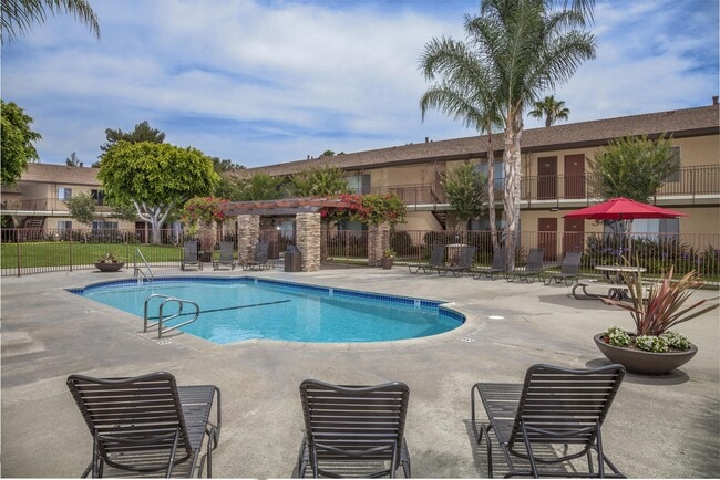 Fairway Village Apartments in Anaheim, CA - Building Photo - Building Photo