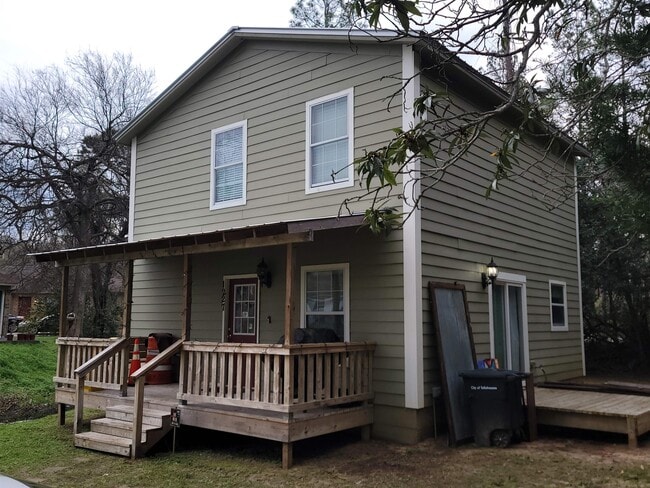 property at 1227 Continental Ct