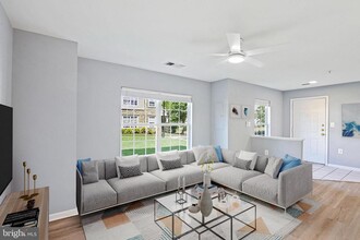 43543 Patching Pond Square in Ashburn, VA - Building Photo - Building Photo