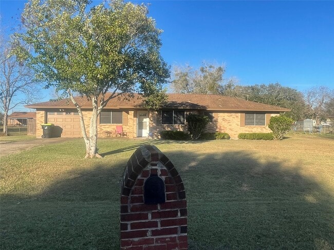 1121 Westgate Dr in Wharton, TX - Building Photo - Building Photo