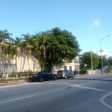 Miracle Apartments in Miami Beach, FL - Building Photo - Building Photo