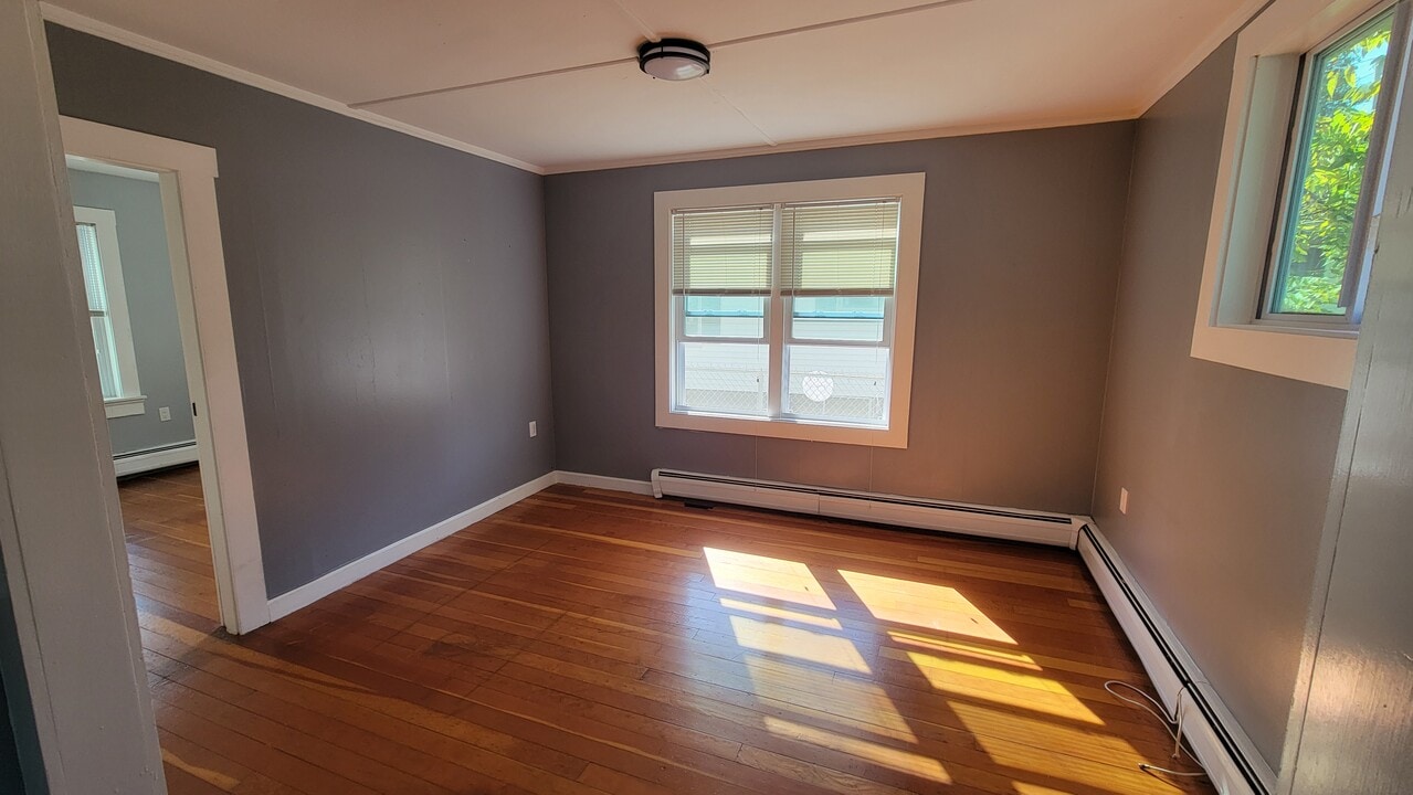 8 Broad Ave in Concord, NH - Building Photo