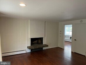 454 Old Lancaster Rd, Unit 5 in Haverford, PA - Building Photo - Building Photo