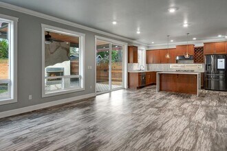 12206 Densmore Ave N in Seattle, WA - Foto de edificio - Building Photo