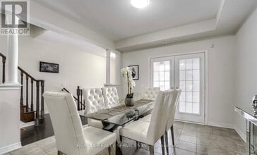 162 Davenfield Cir in Brampton, ON - Building Photo - Building Photo