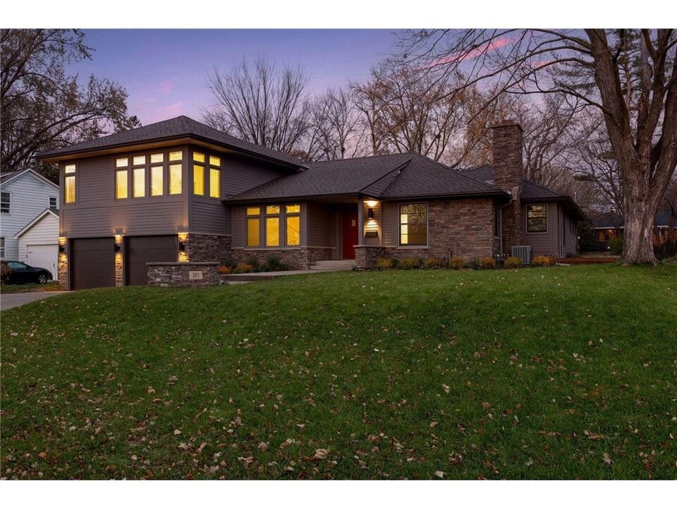 301 Turnpike Rd in Minneapolis, MN - Foto de edificio