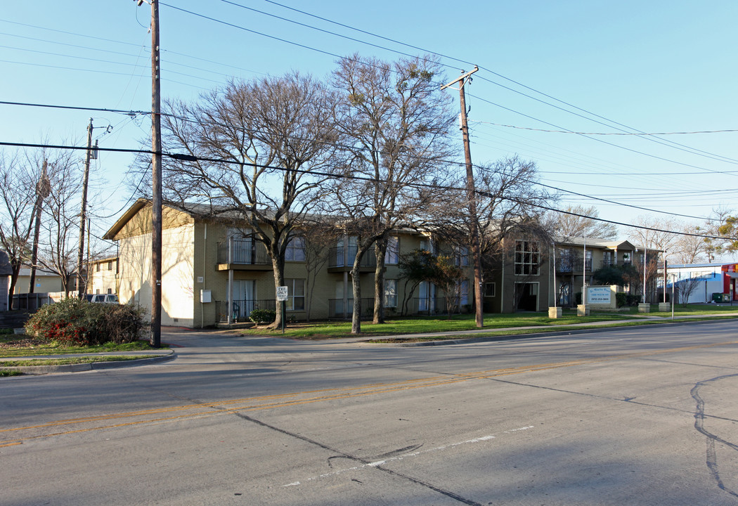 San Miguel Apartments in Irving, TX - Foto de edificio