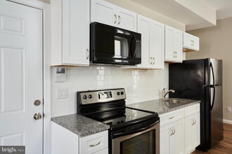 5514 Woodland Ave in Philadelphia, PA - Building Photo - Building Photo