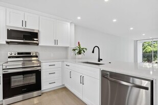 2651 S Palm Aire Dr in Pompano Beach, FL - Building Photo