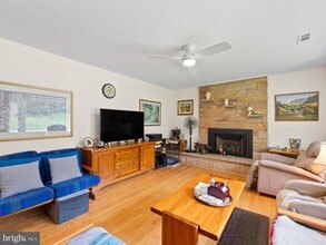 9541 Bel Glade St in Fairfax, VA - Building Photo - Building Photo