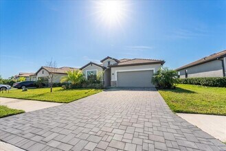 5161 Coral Reef Wy in Bradenton, FL - Building Photo - Building Photo