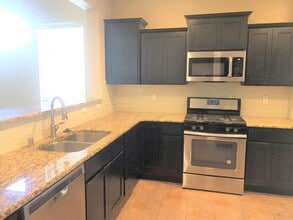 840 Holly Park Ave in Sunland Park, NM - Building Photo - Building Photo