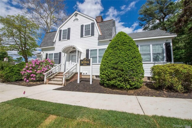 property at 8 Northridge St