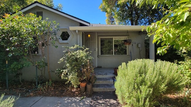 3116 San Carlos Way in Sacramento, CA - Foto de edificio - Building Photo