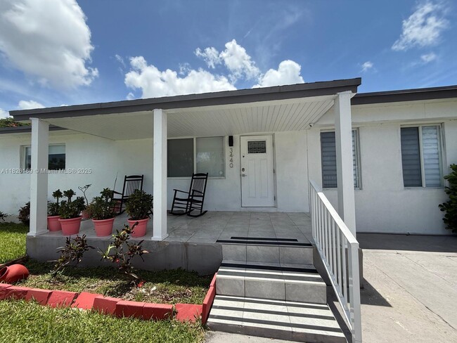 3440 SW 75th Ct in Miami, FL - Building Photo - Building Photo